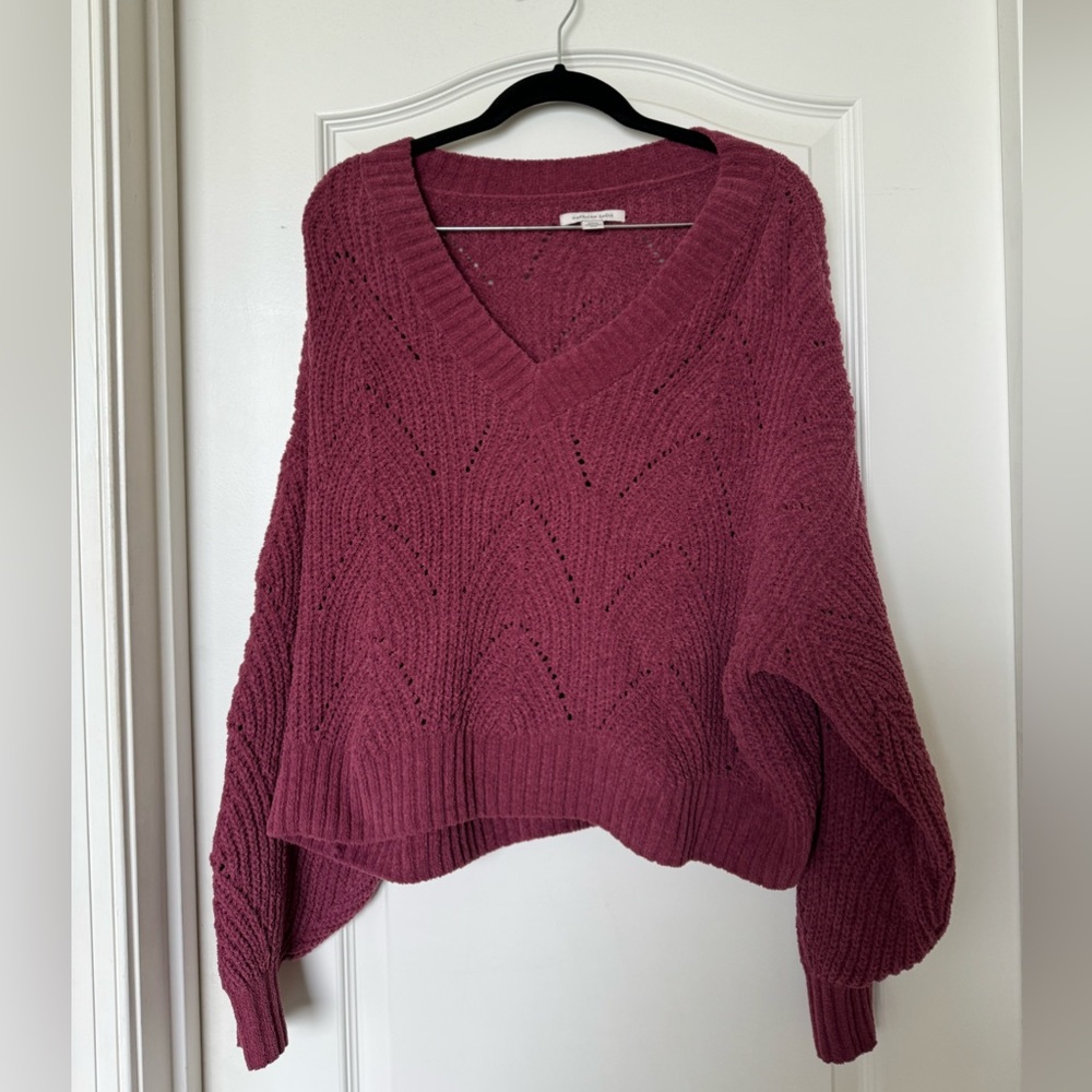America Eagle super soft sweater, v-neck cranberry color size Medium